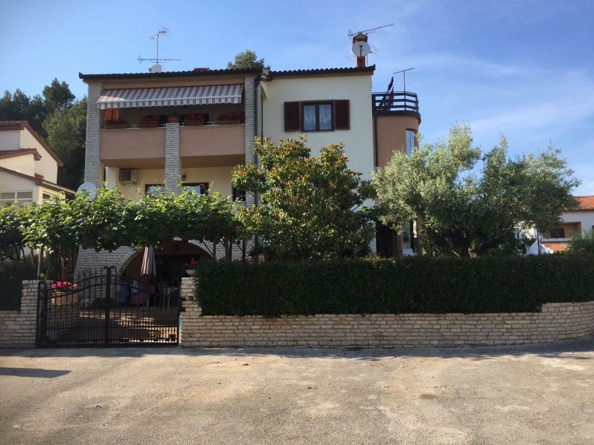Apartman Alberta Porec Exterior photo