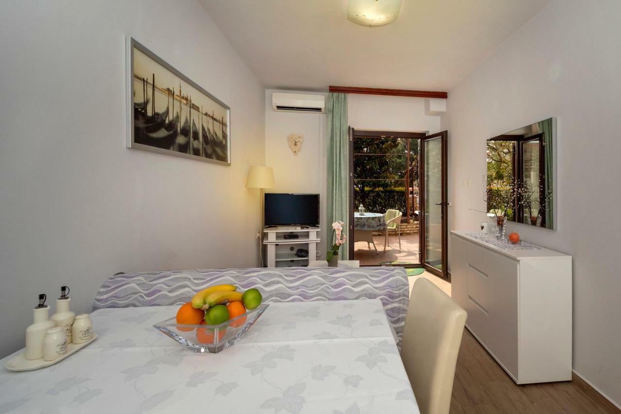 Apartman Alberta Porec Exterior photo